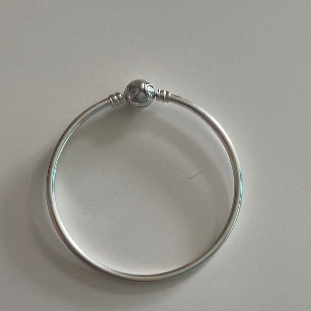 Genuine Pandora Dainty Pave Bow Bangle Size 17cm