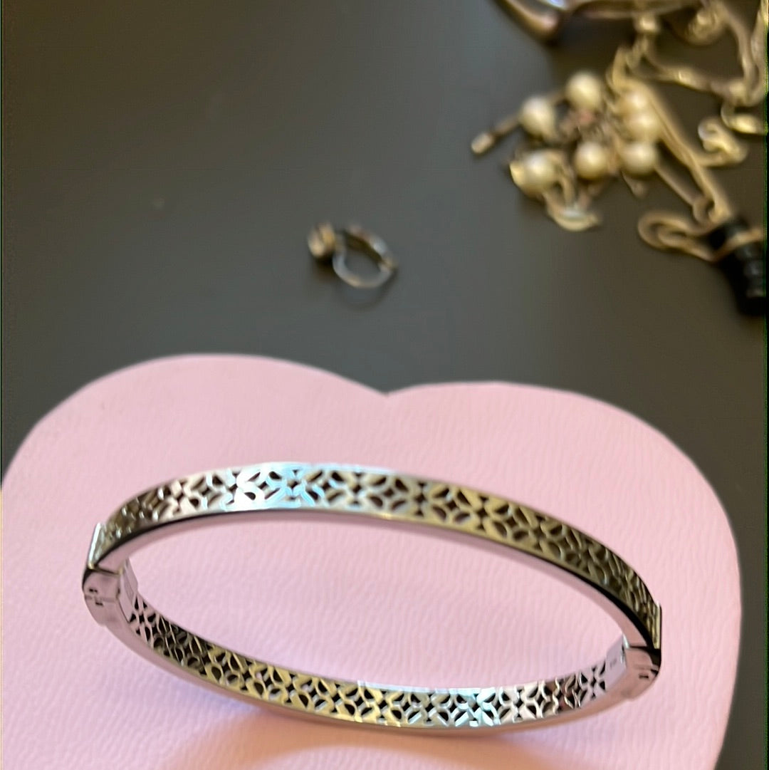 Fossil Steel Beautiful Openwork Bangle 18cm Hinged