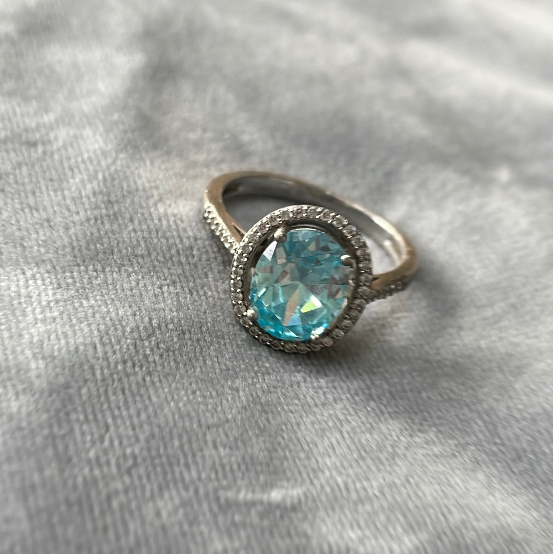 Tresor Paris Beautiful Blue Oval Pave Ring 55
