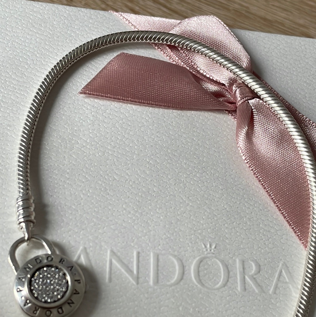 Genuine Pandora Pave Signature Clasp Smooth Moments Bracelet 19cm