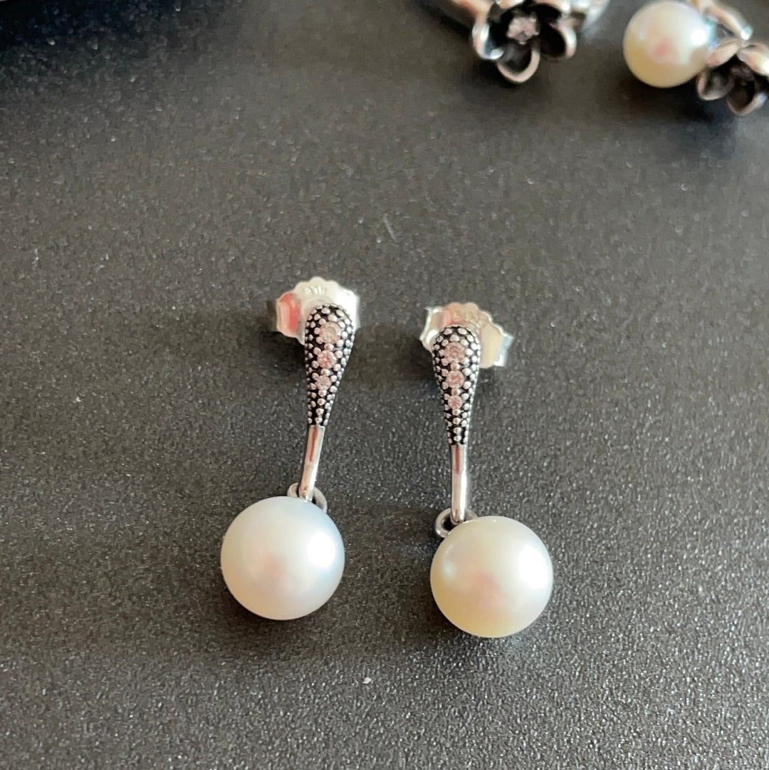 Genuine Pandora Delicate Delicate Beauty Pearl Beautiful Danglel Earrings