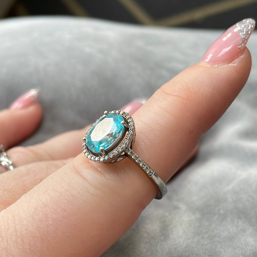 Tresor Paris Beautiful Blue Oval Pave Ring 55