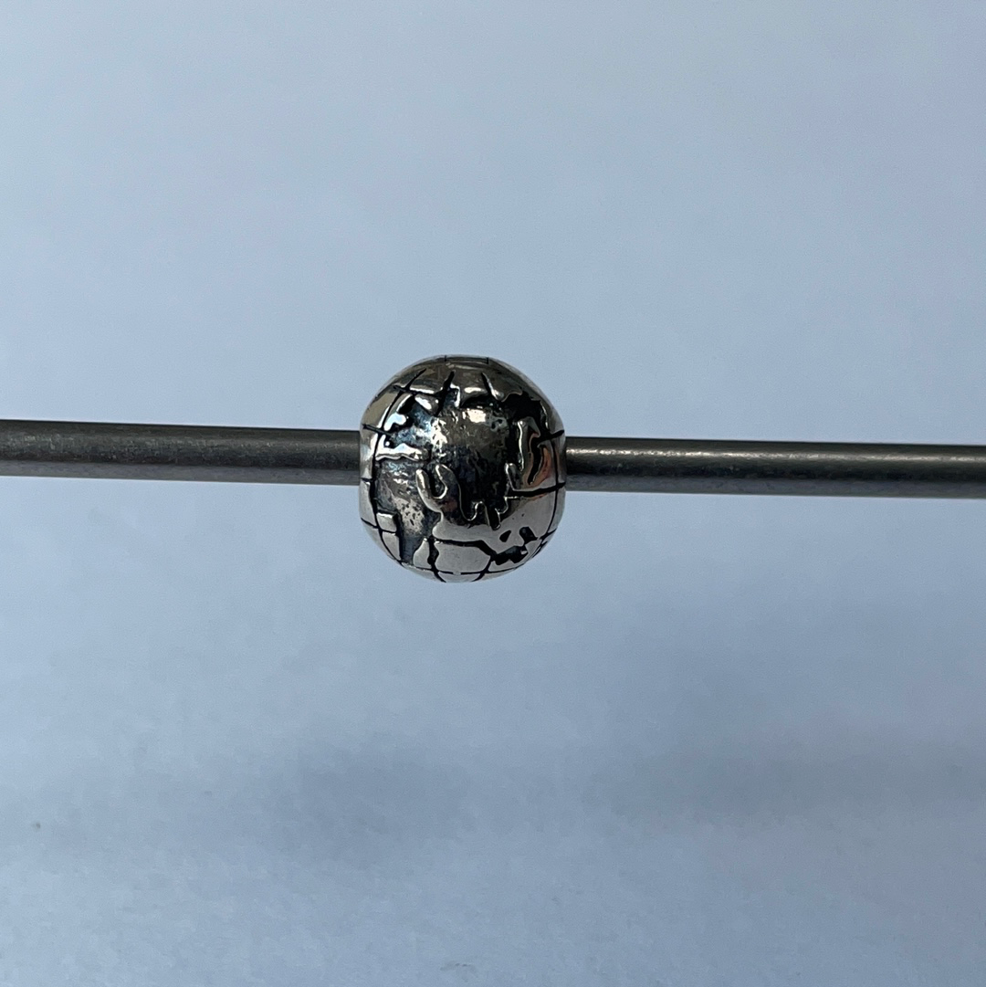 Genuine Pandora World / Earth Retired Clip