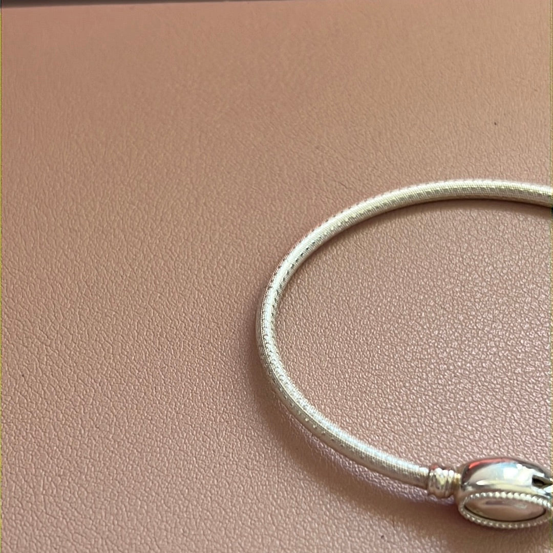 Genuine Chamilia Oval Touch Bright Grain Texture Solid Silver Bangle Size 17cm