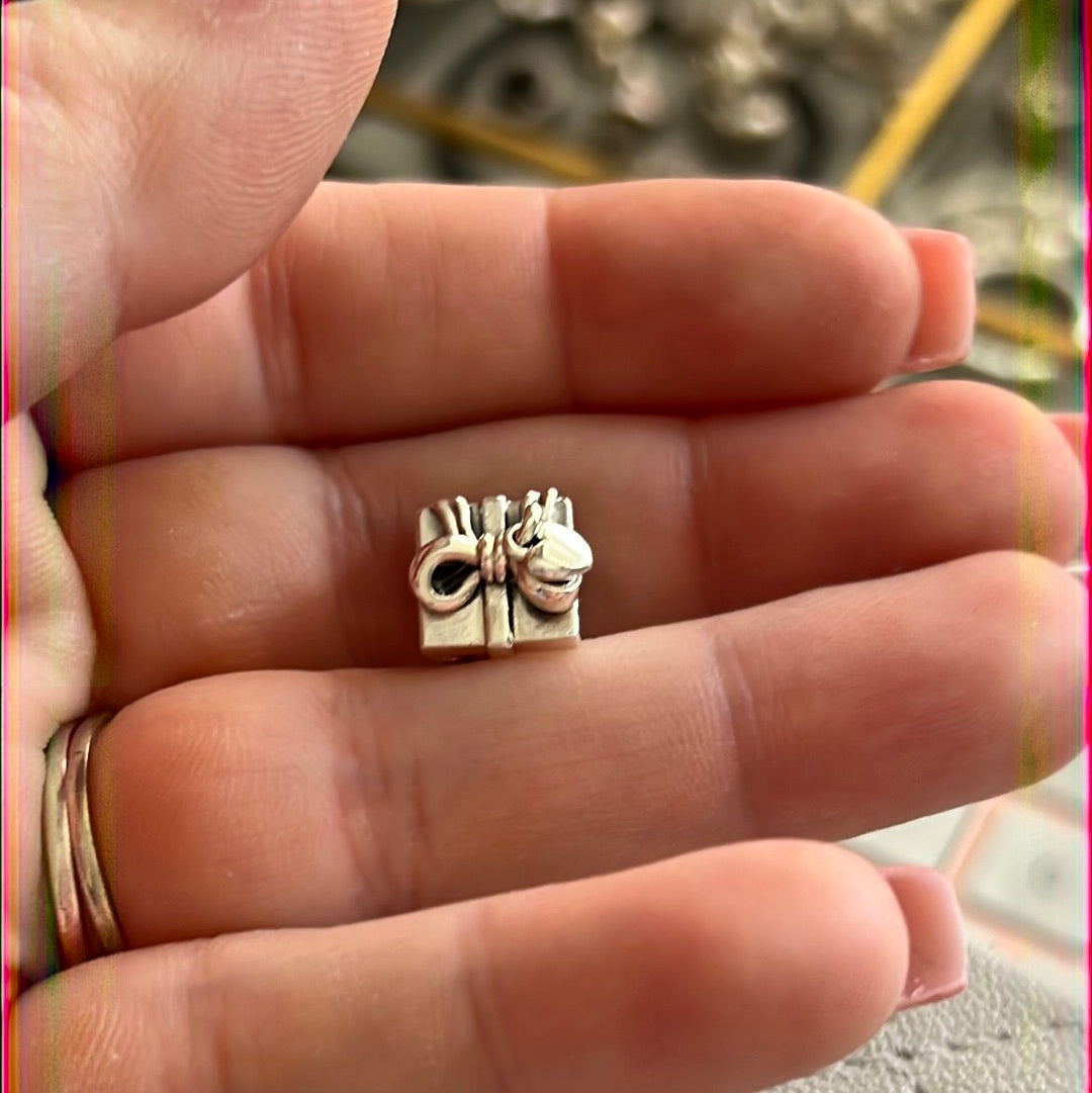 Genuine Pandora Christmas Enamel Santa in a Pave Present Brand New