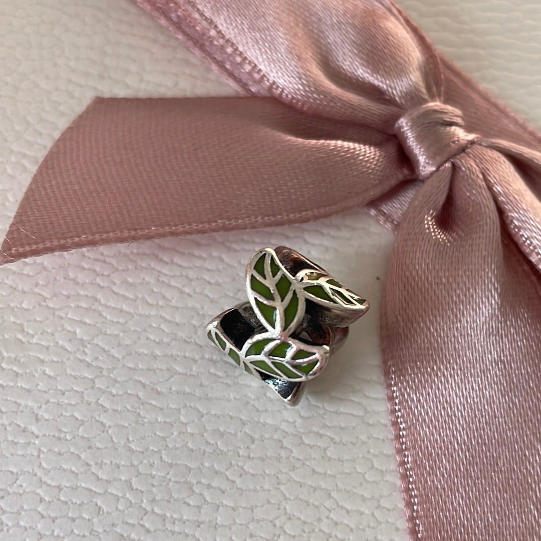 Unbranded Enamel Green Leaf Nature Spacer x1