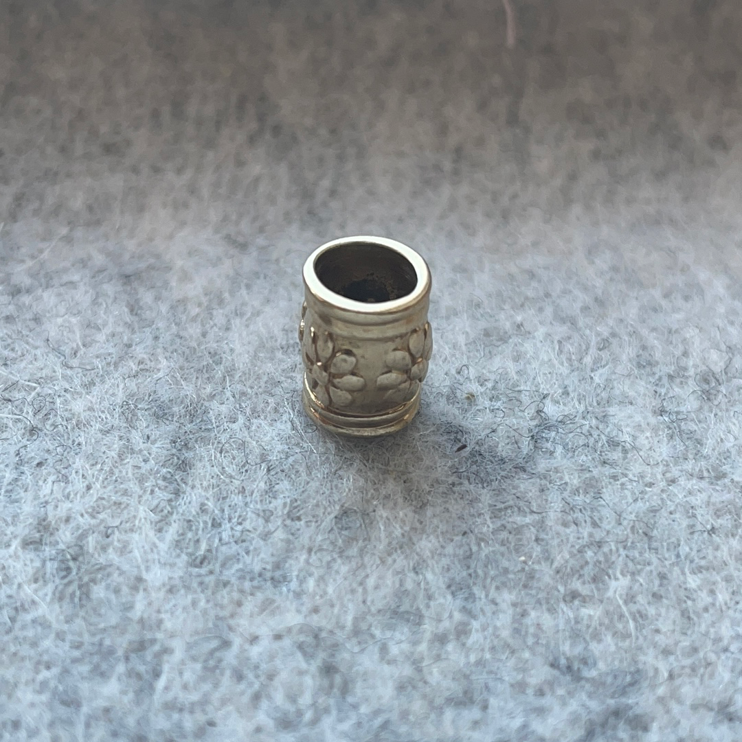 Solid Gold (9ct) unbranded Charm Barrel Floral Flowers Daisy