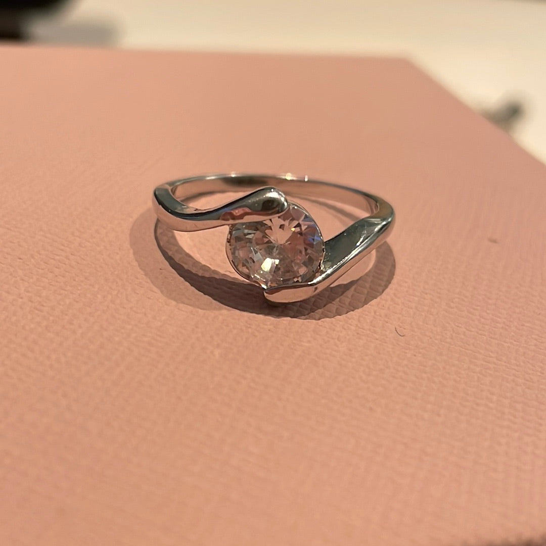 Unbranded Sterling Silver Pave Circle Clear Crossover CZ Stone Ring Size 56