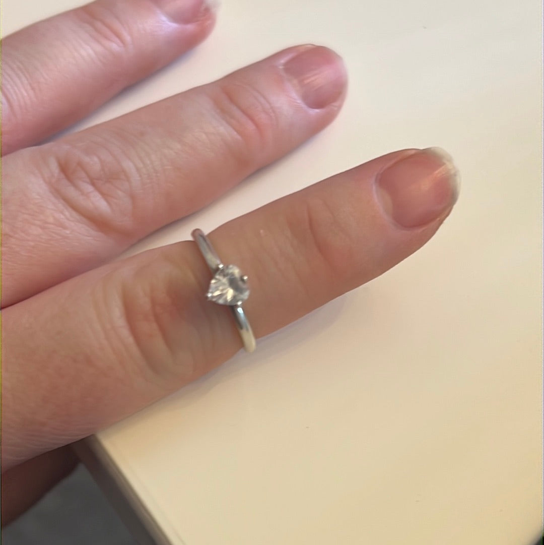 Genuine Pandora Clear Sparkling Heart Solitaire Ring 52
