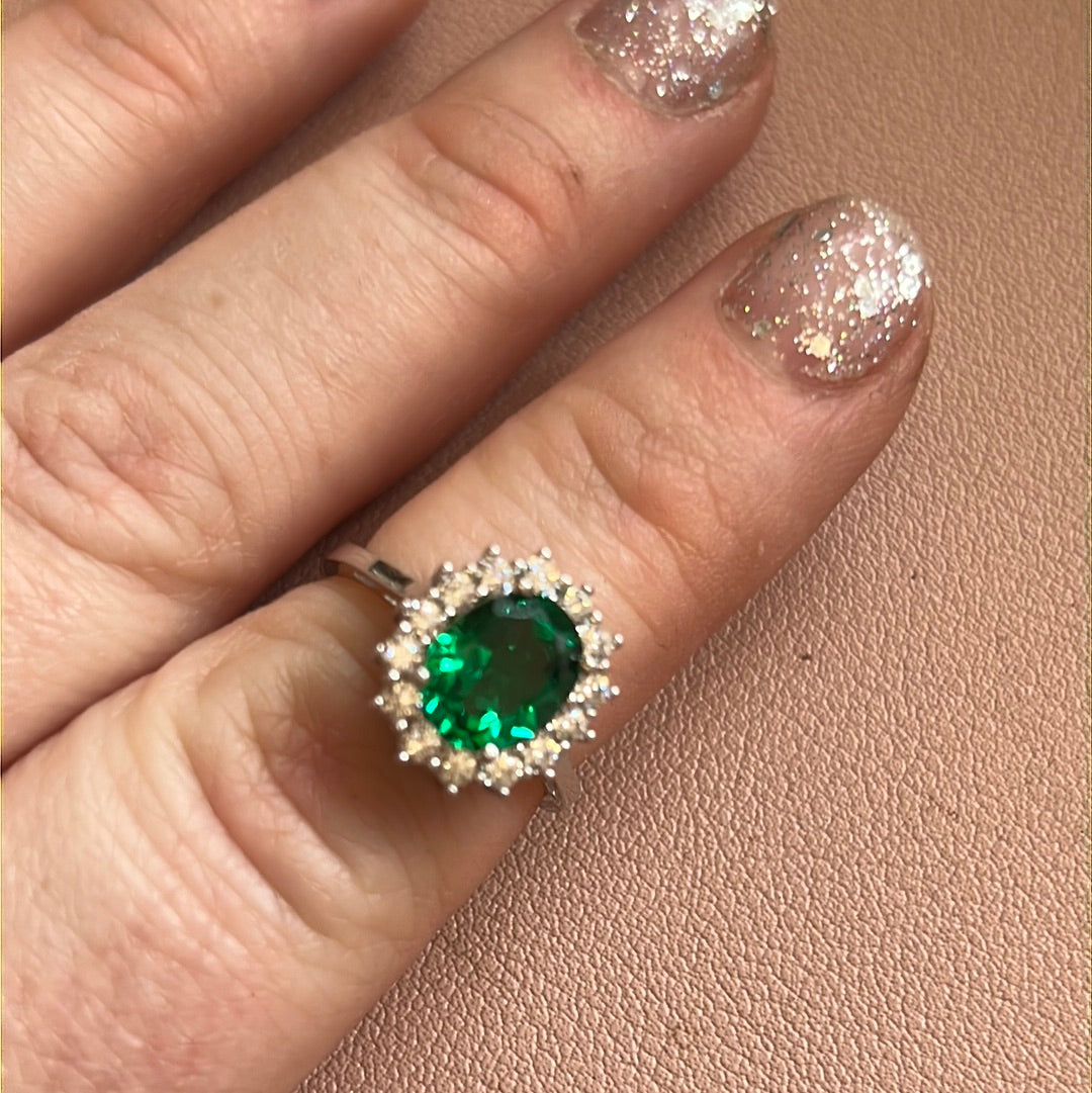 Unbranded But Beautiful Green Pave Stone Ring 52
