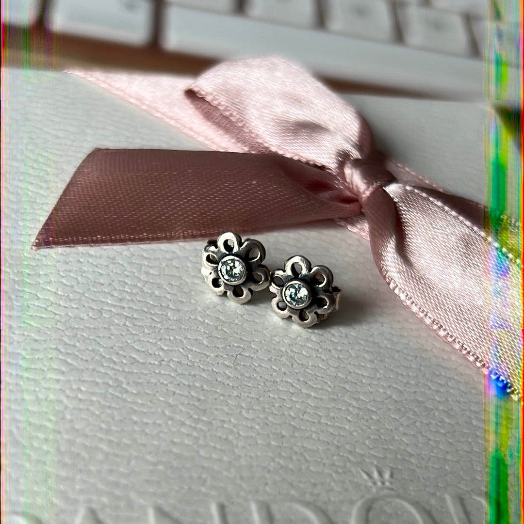 Genuine Pandora New 6 Petal Flower Daisy Earrings