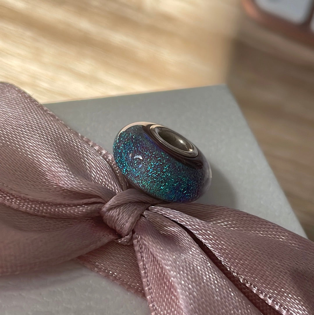 Genuine Chamilia Blue Purple Shine Foil Beautiful Irresdecent Glass Charm