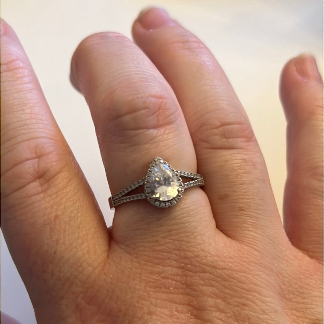 Sterling Silver Ring CZ Teardrop Ring Size 58 Small DEFECT