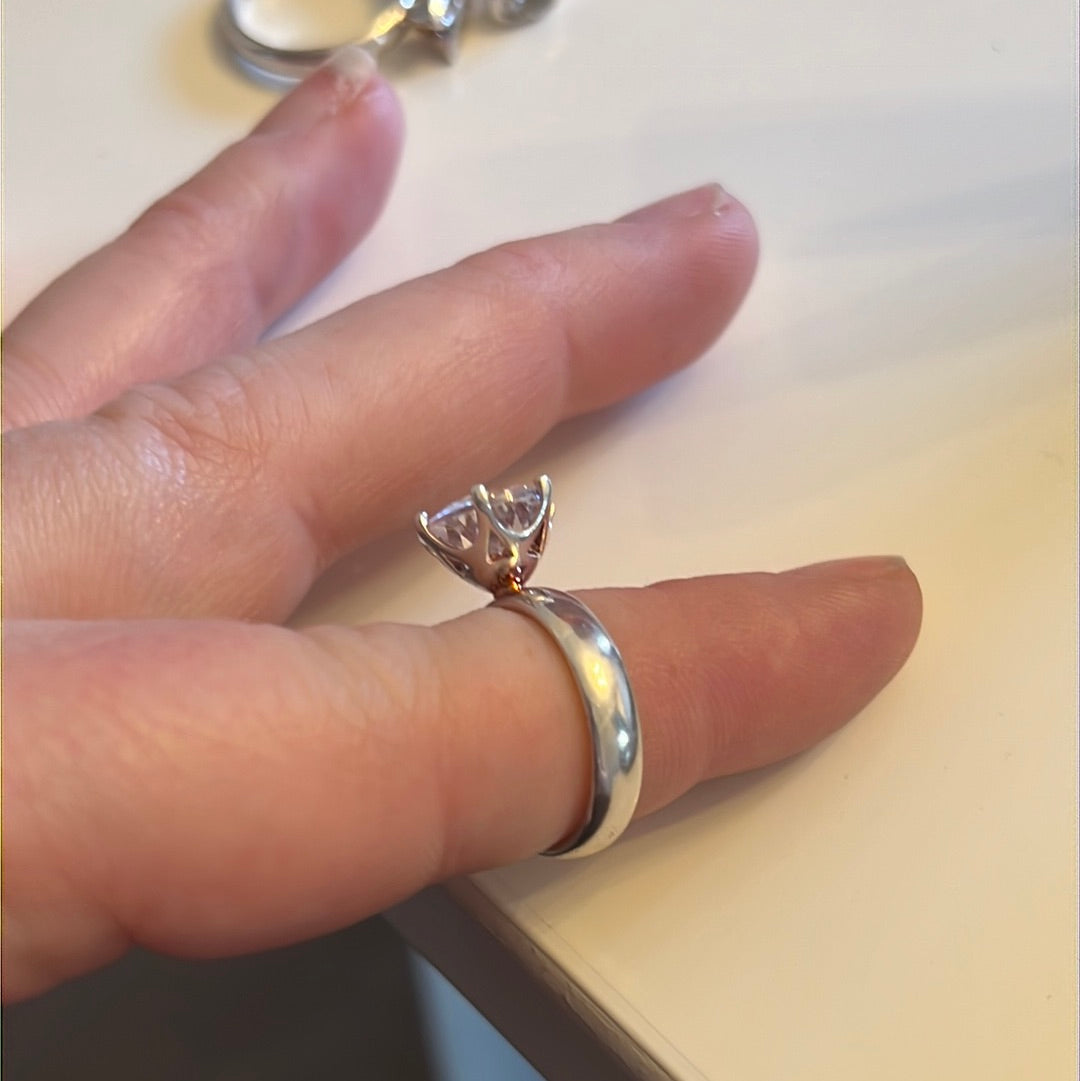 Genuine SPINNING Sterling Silver Large Circle CZ Ring 48
