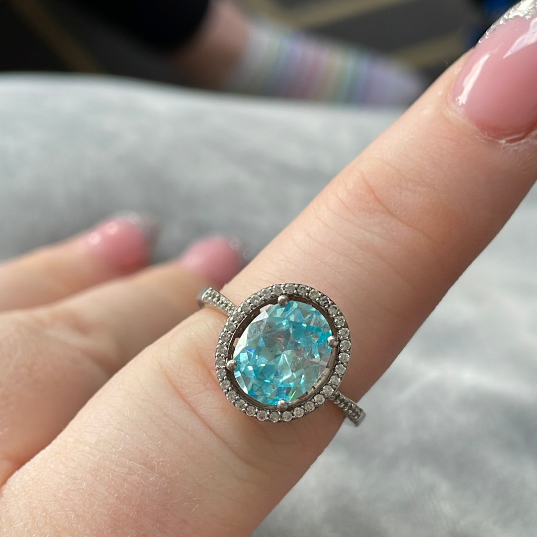 Tresor Paris Beautiful Blue Oval Pave Ring 55