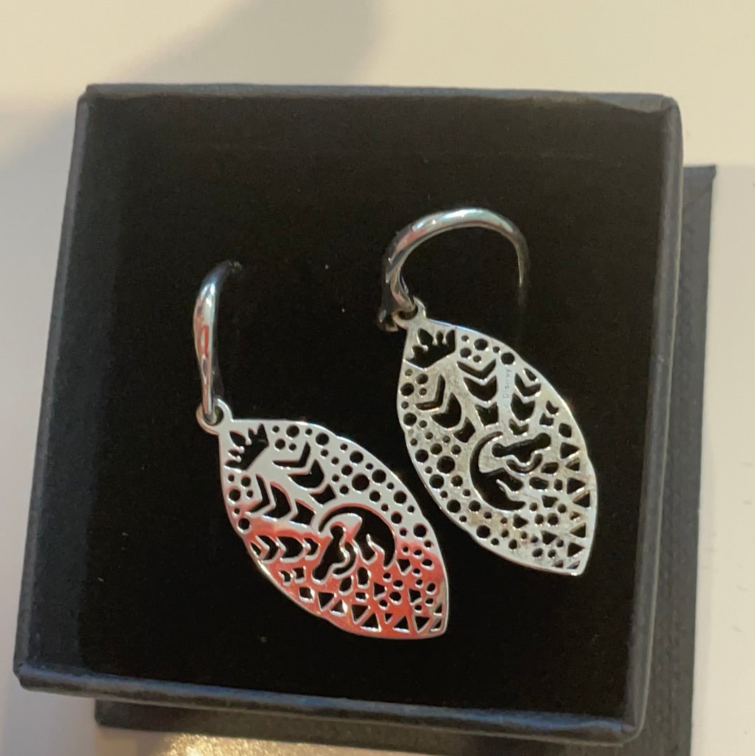 Genuine Chamilia Brand New in Box Disney Lion King Simba Openwork Earrings