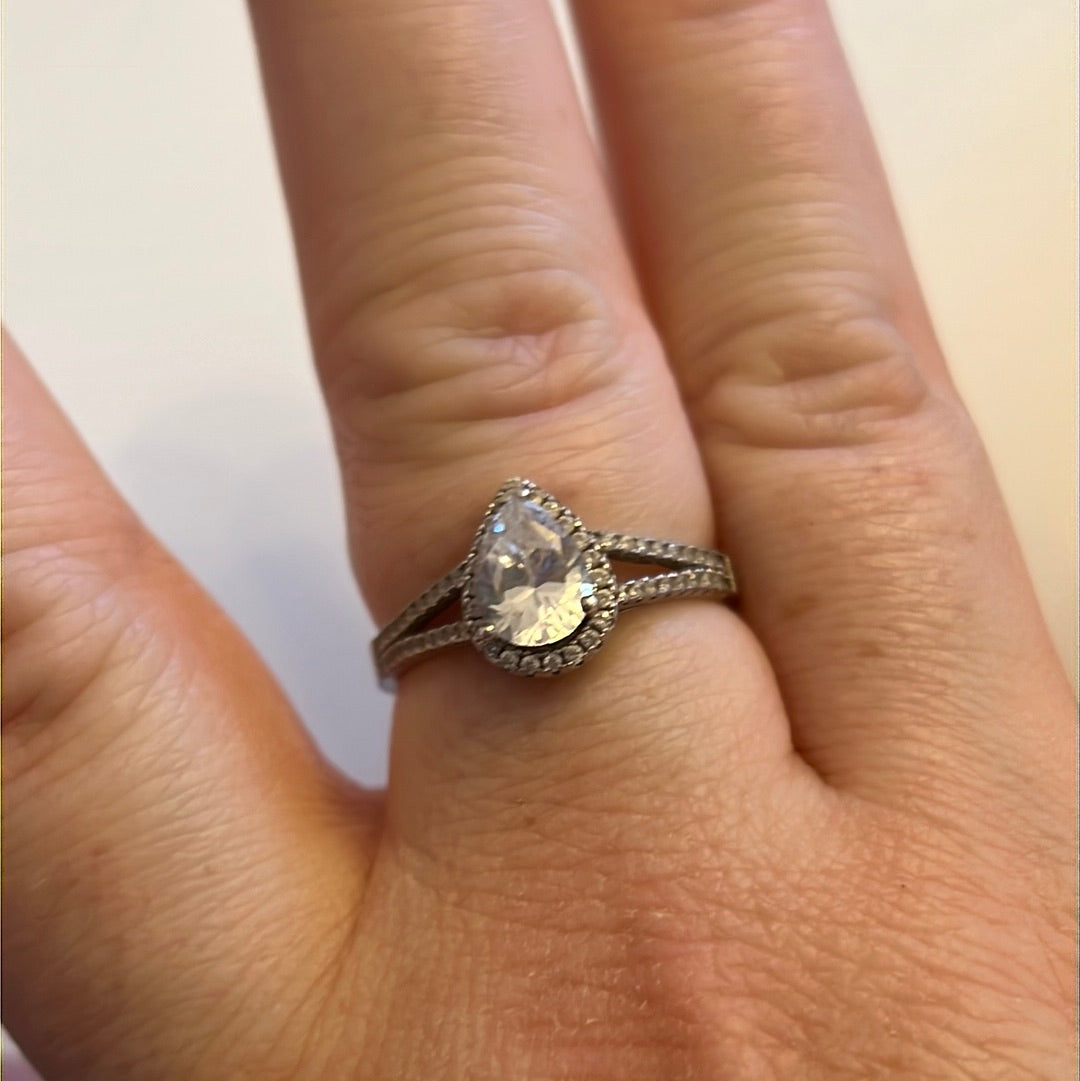 Sterling Silver Ring CZ Teardrop Ring Size 58 Small DEFECT