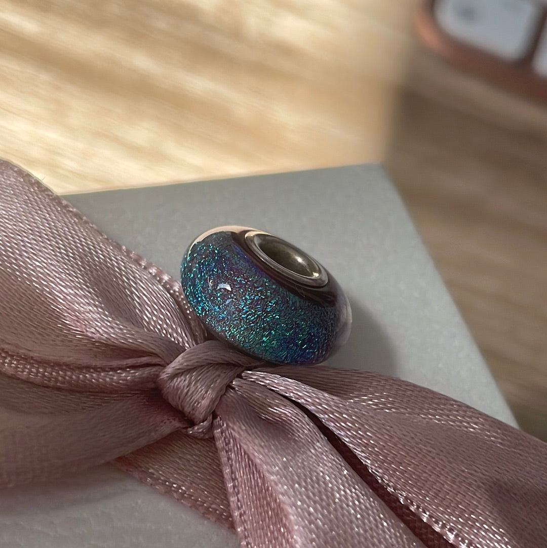 Genuine Chamilia Blue Purple Shine Foil Beautiful Irresdecent Glass Charm