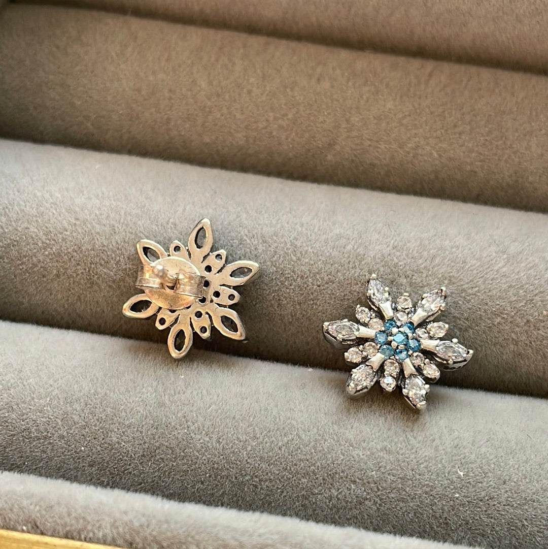 Unbranded Sterling Silver Blue Frozen Snowflake Winter Studs Earrings