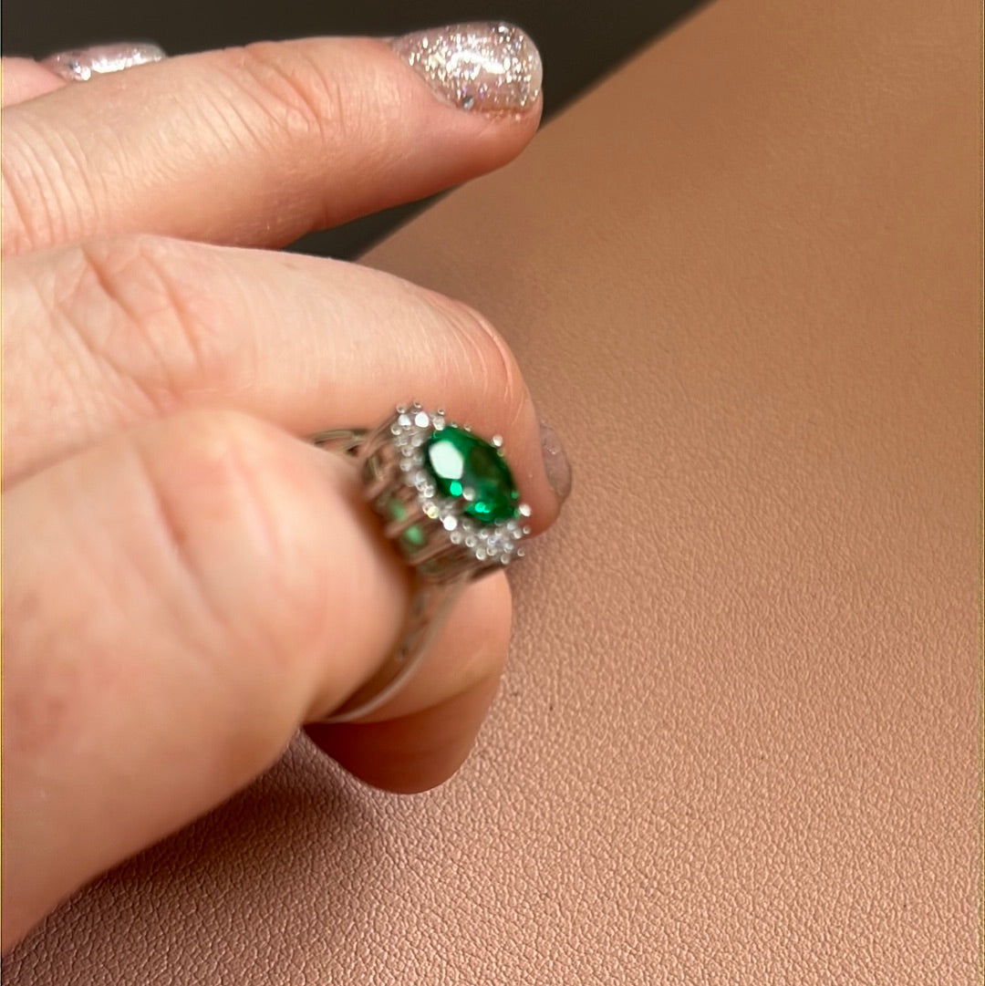 Unbranded But Beautiful Green Pave Stone Ring 52