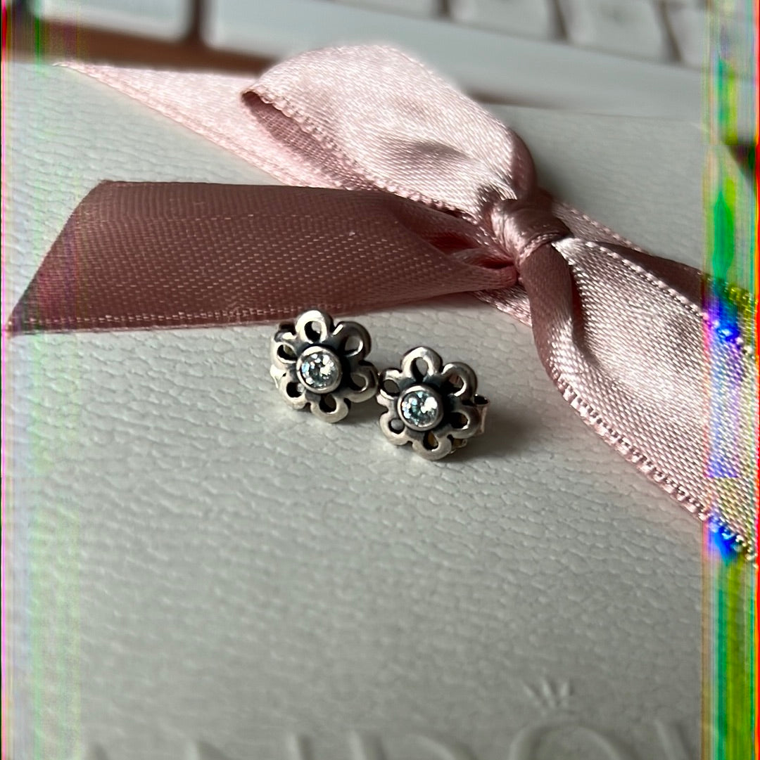 Genuine Pandora New 6 Petal Flower Daisy Earrings