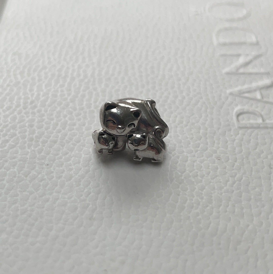 Genuine Chamilia Cat with Kittens Animal Charm