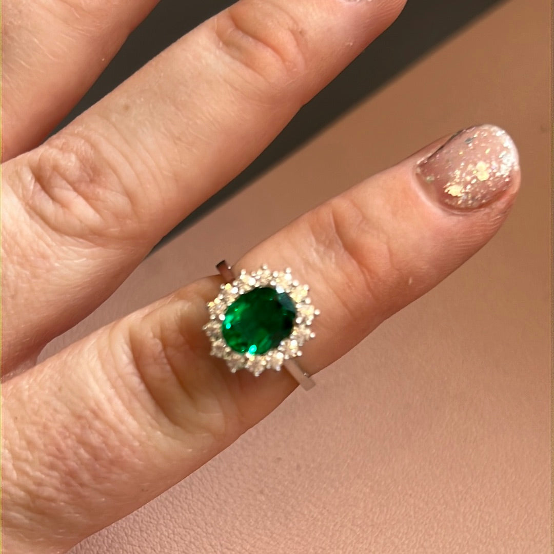 Unbranded But Beautiful Green Pave Stone Ring 52