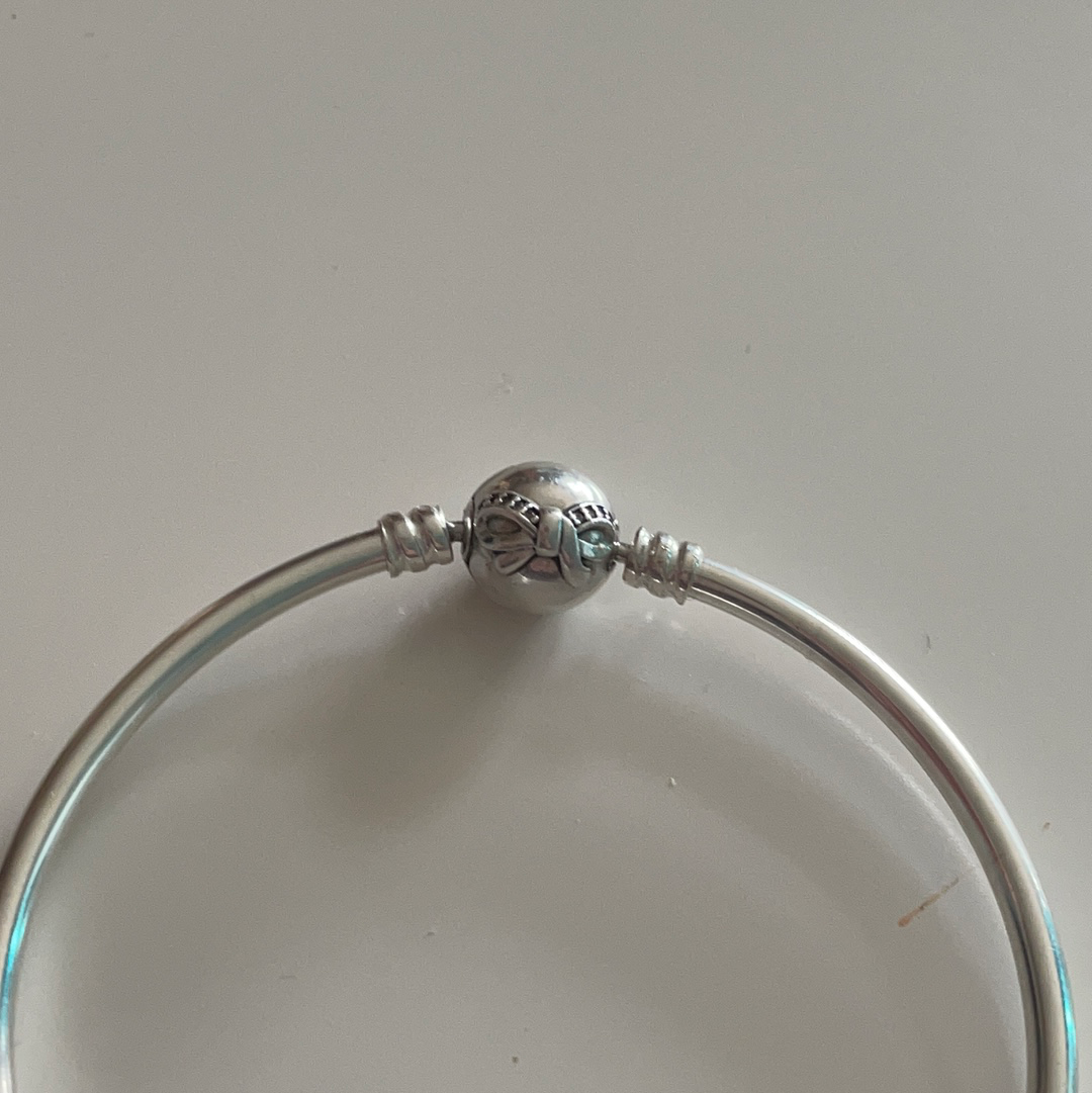Genuine Pandora Dainty Pave Bow Bangle Size 17cm