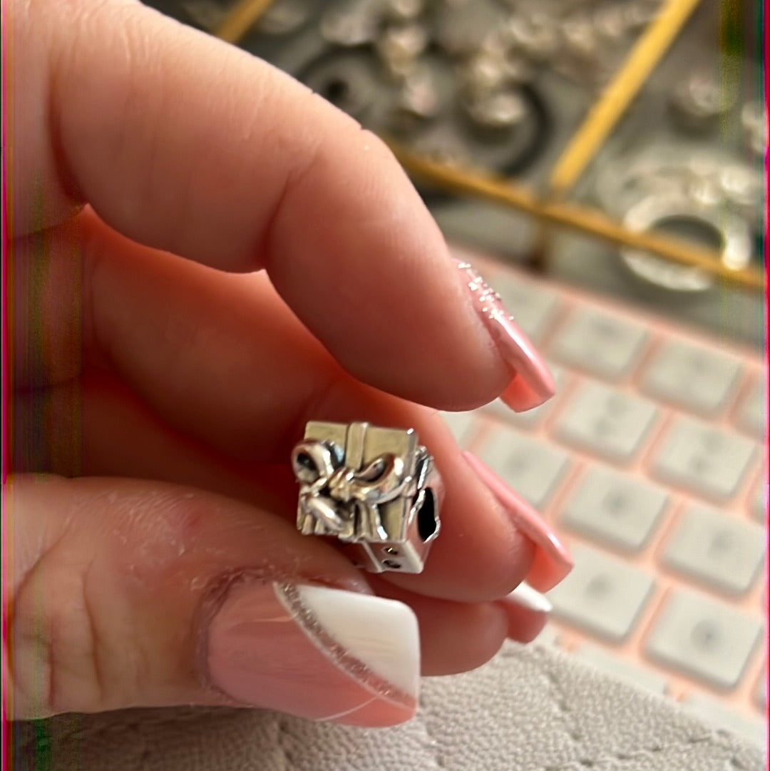 Genuine Pandora Christmas Enamel Santa in a Pave Present Brand New