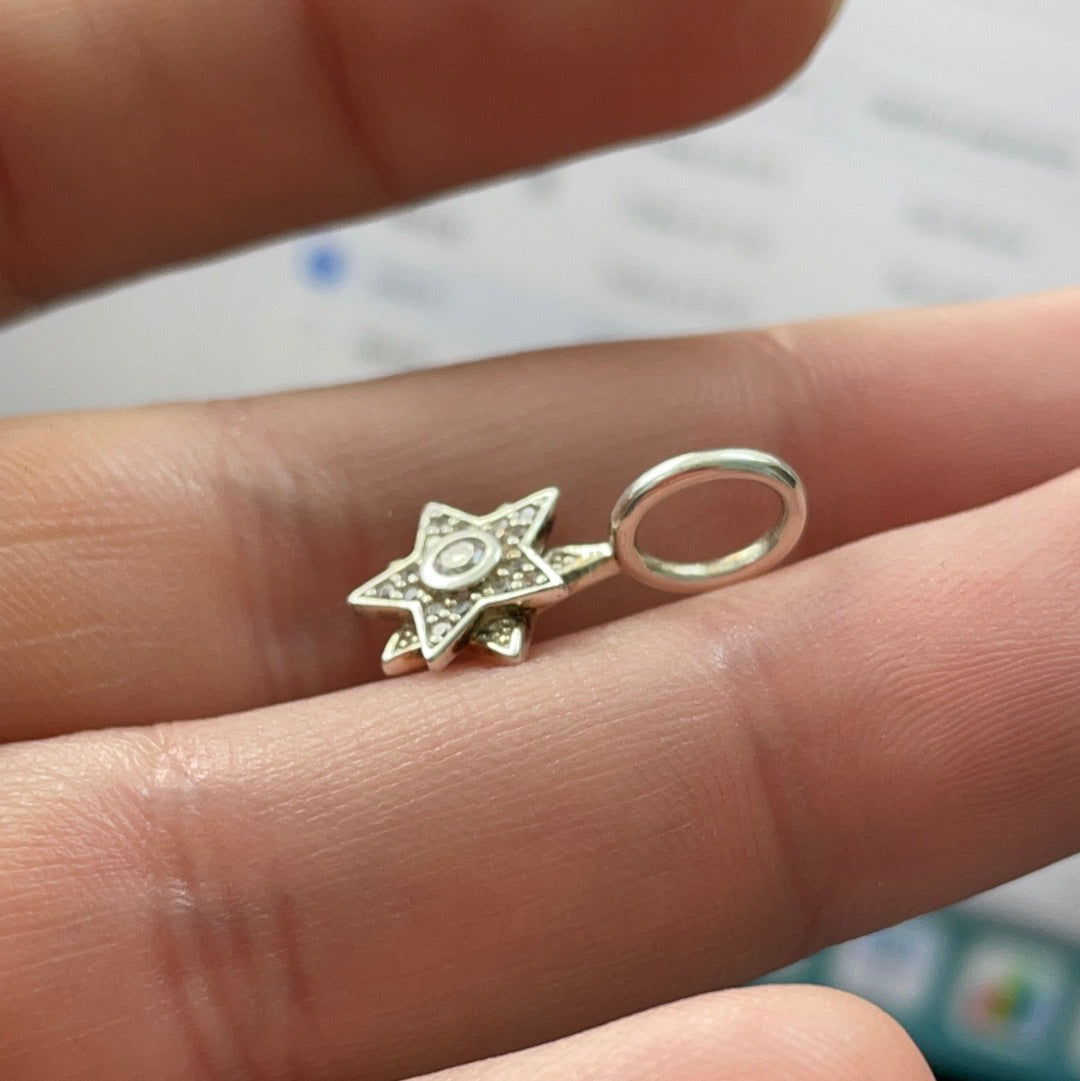 Genuine Thomas Glam and Soul Pave Beautiful Sparkle Star Pendant