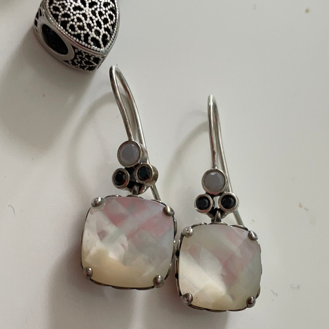 Genuine Pandora SUPER RARE and HTF Elegant Sincerity Mother of Pearl Dangle Compose Earrings
