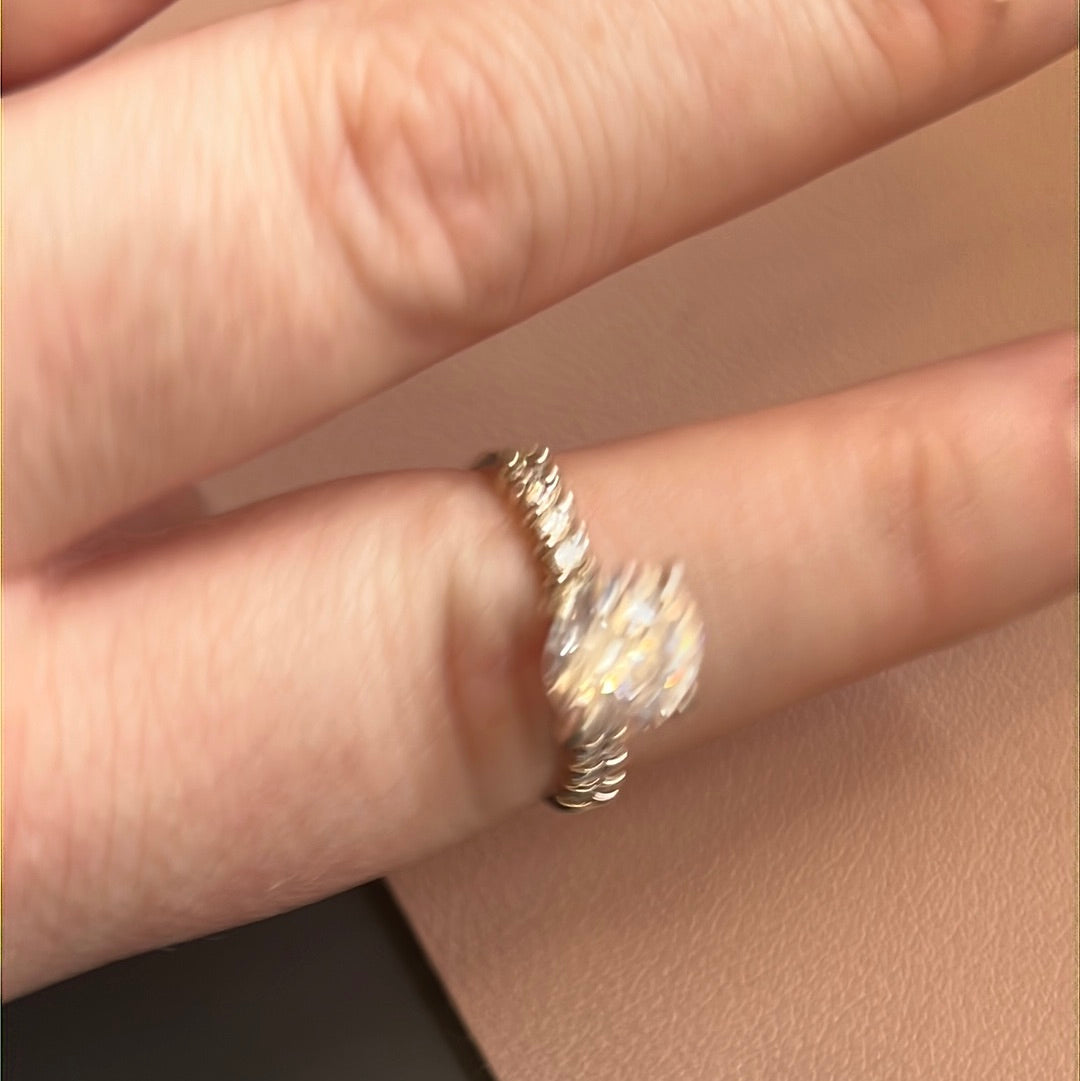 Sterling Silver Ring Beautiful Raised Clear Circle CZ With Clear Square Stoned Band 56