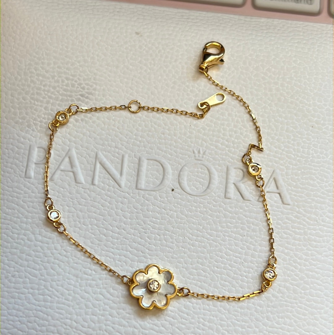 Brand New Sterling Silver Gold Plated Mother of Pearl Inlay Daisy CZ Bracelet 19cm