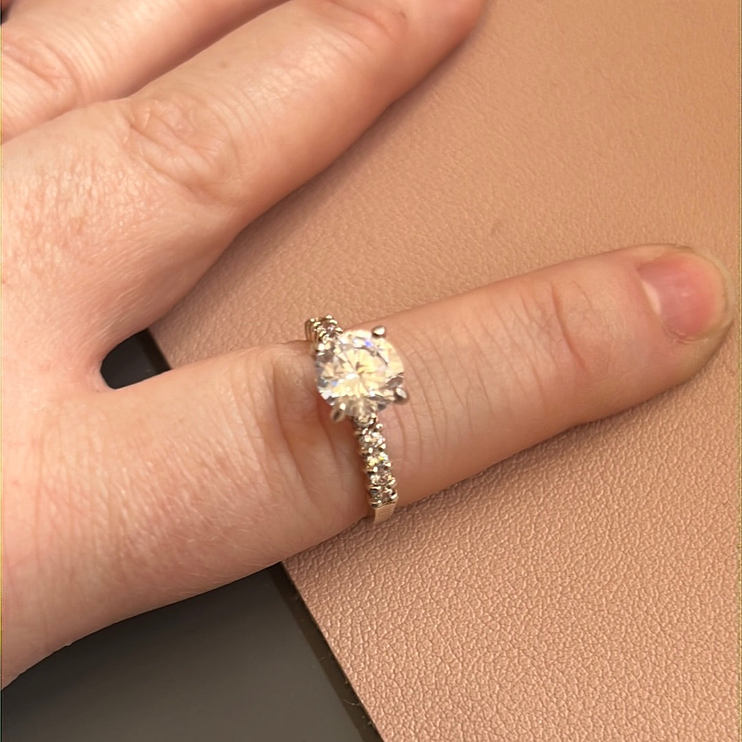 Sterling Silver Ring Beautiful Raised Clear Circle CZ With Clear Square Stoned Band 56