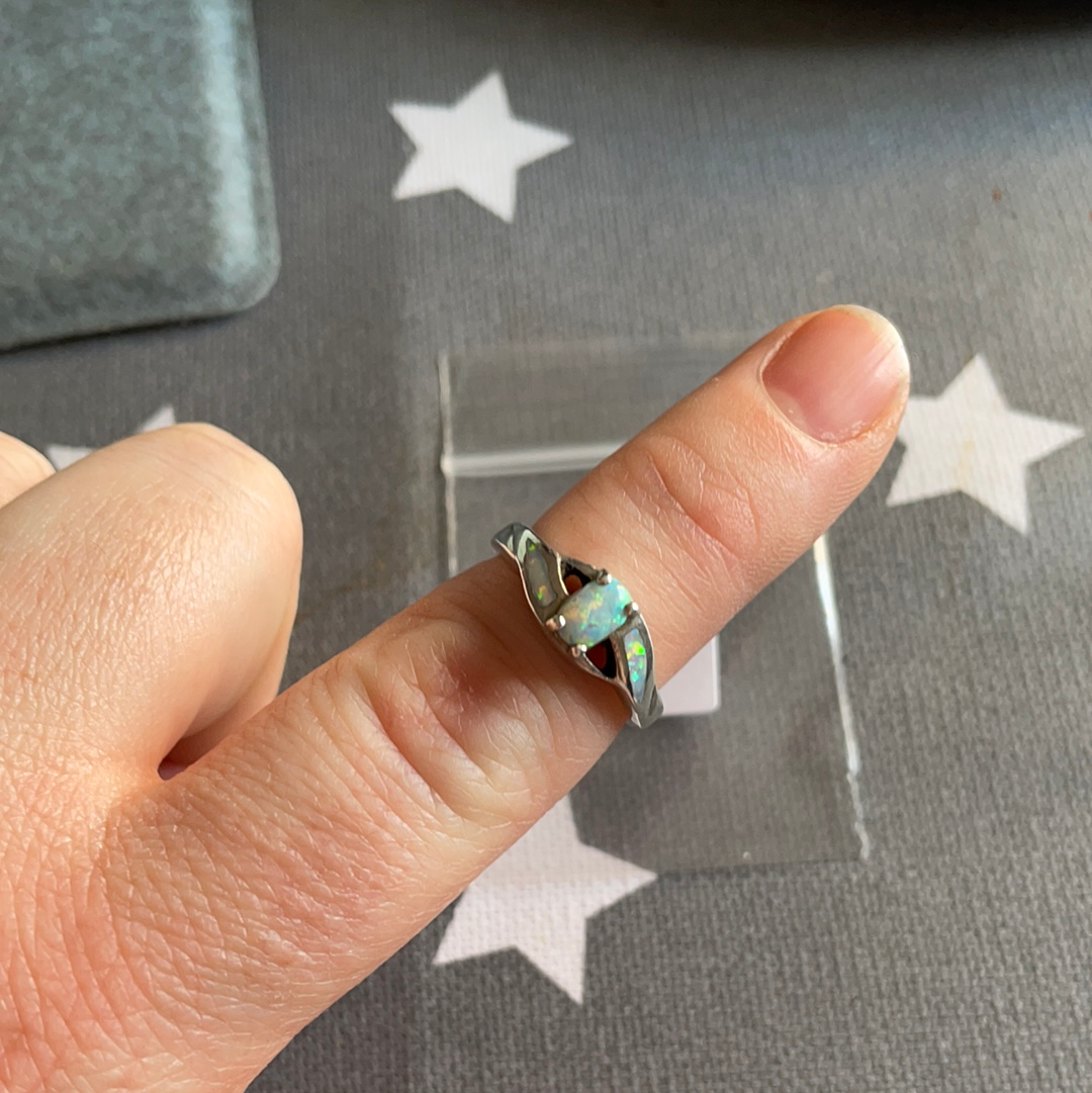 Unbranded But Beautiful Tiwsted Opal Ring in Size 52