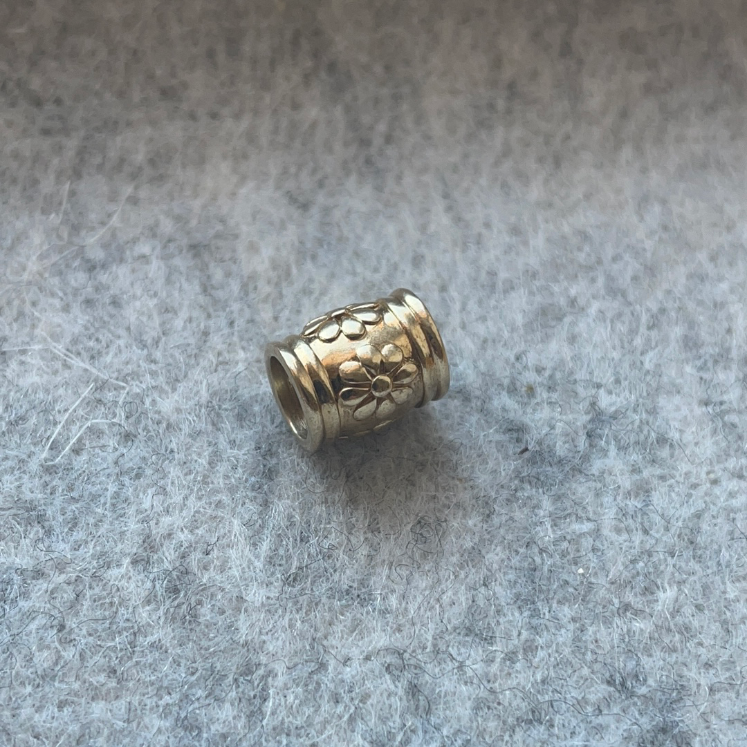 Solid Gold (9ct) unbranded Charm Barrel Floral Flowers Daisy