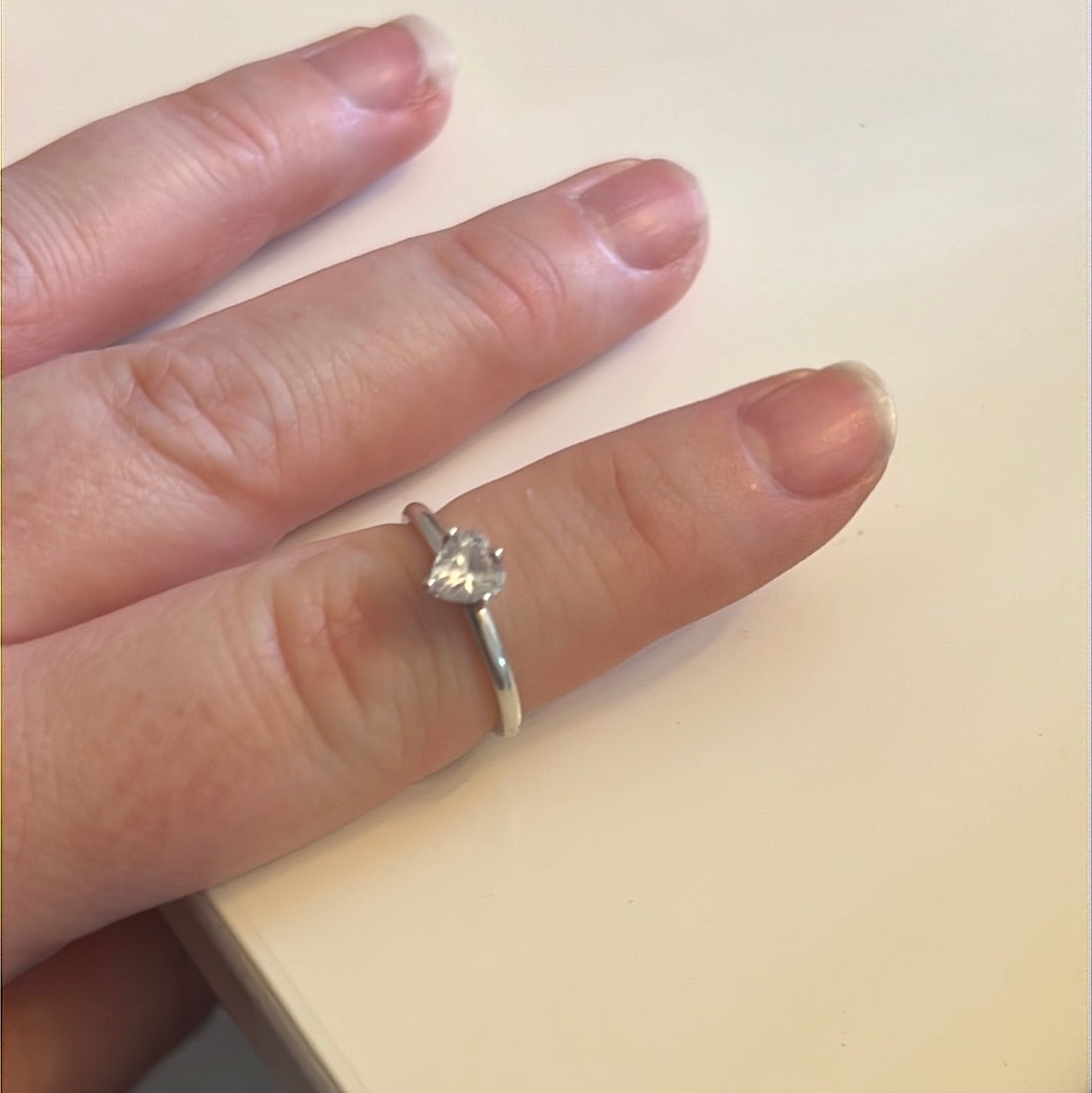 Genuine Pandora Clear Sparkling Heart Solitaire Ring 52