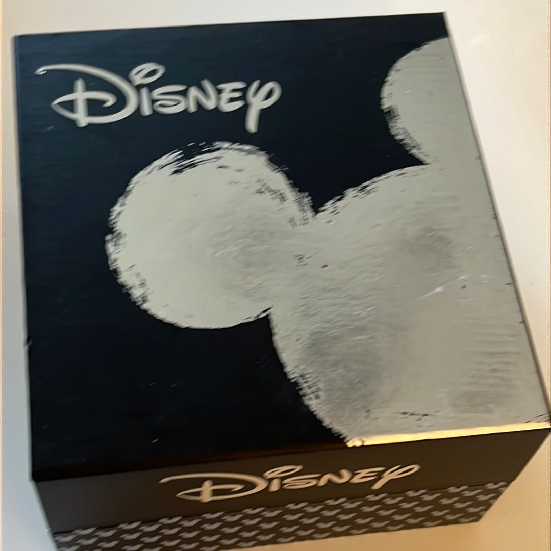 Brand New Disney Large Mickey Mouse Watch Beautiful!