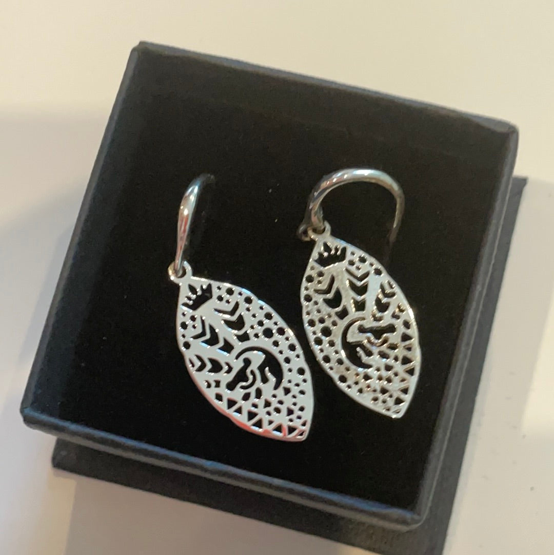 Genuine Chamilia Brand New in Box Disney Lion King Simba Openwork Earrings