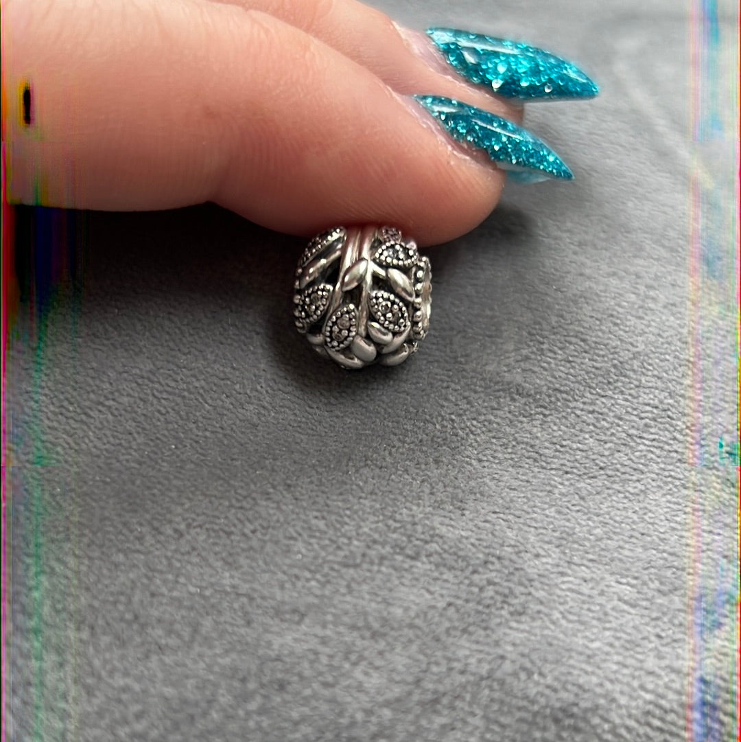 Genuine Pandora Sparkling Leaves Tree Heart Pave Leaf Openwork Charm