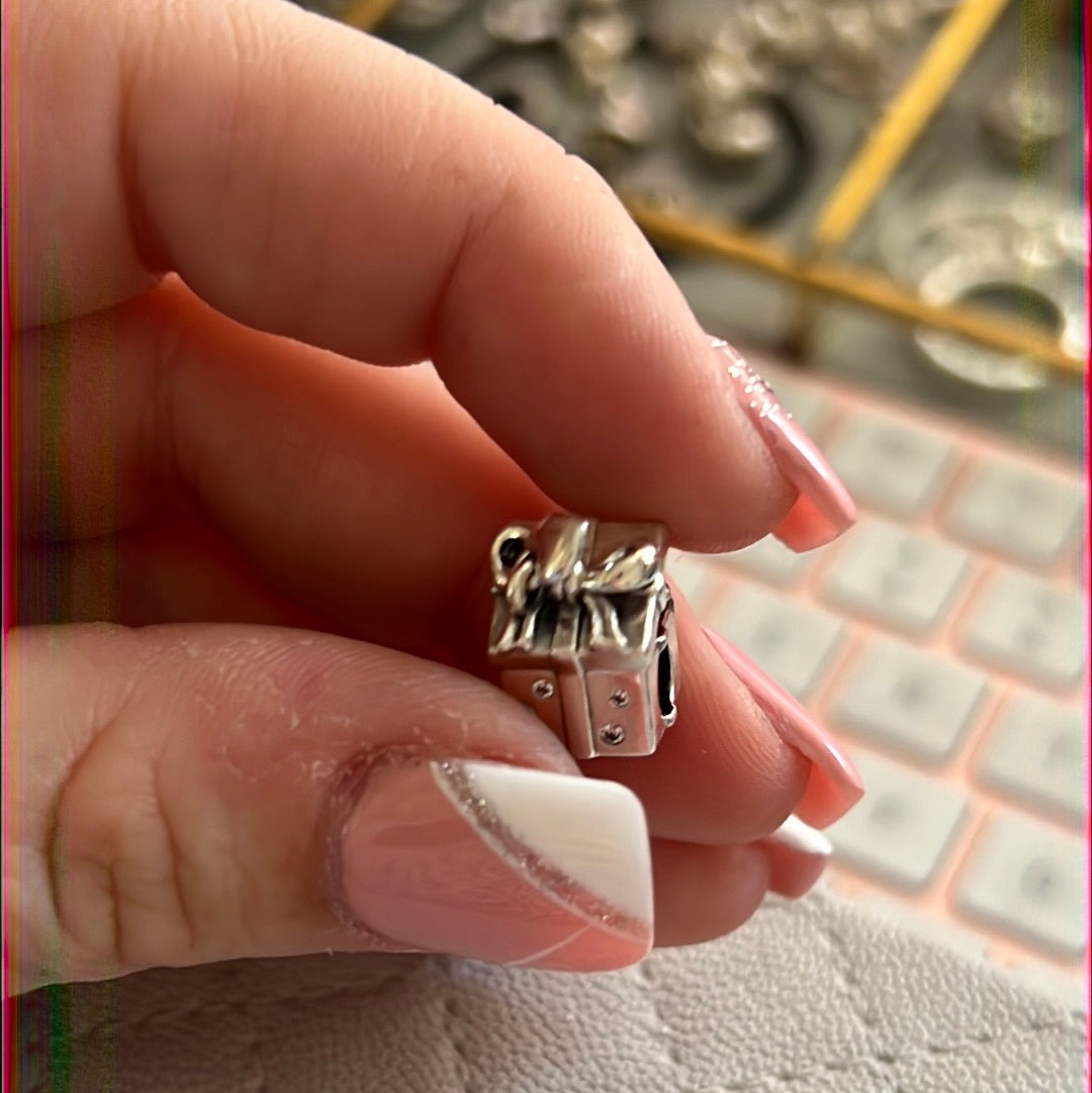 Genuine Pandora Christmas Enamel Santa in a Pave Present Brand New