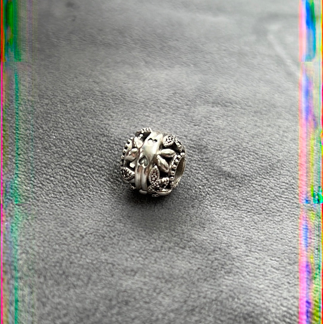 Genuine Pandora Sparkling Leaves Tree Heart Pave Leaf Openwork Charm