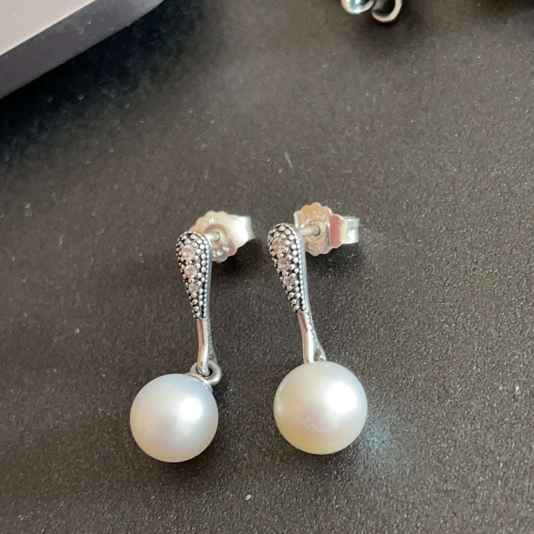 Genuine Pandora Delicate Delicate Beauty Pearl Beautiful Danglel Earrings