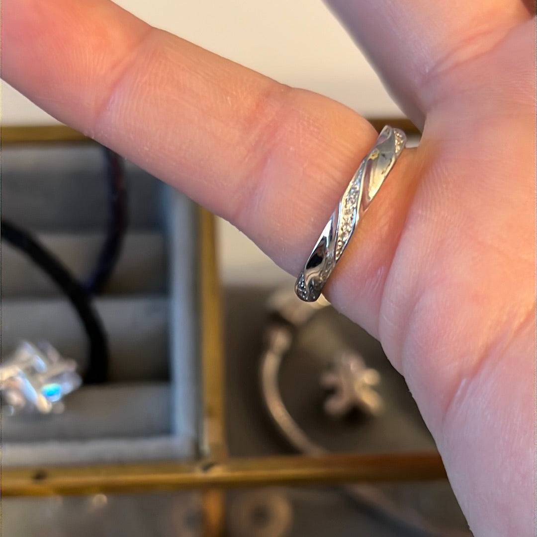 Sterling Silver Ring CZ Wave Ring Size 50