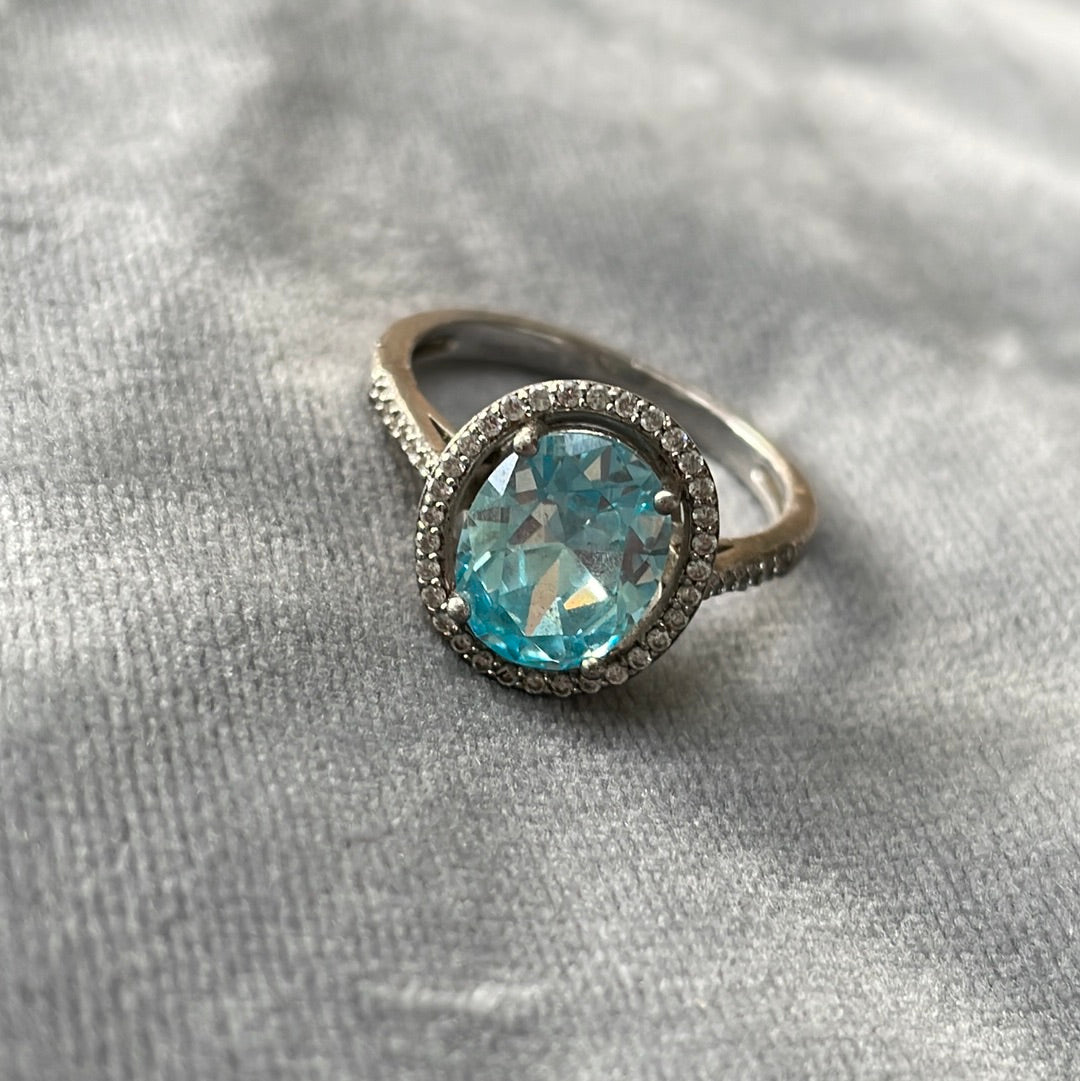Tresor Paris Beautiful Blue Oval Pave Ring 55