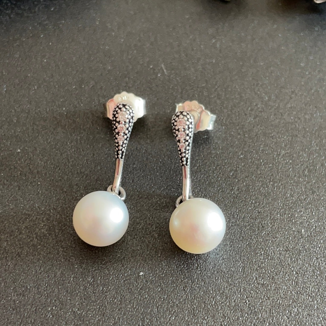 Genuine Pandora Delicate Delicate Beauty Pearl Beautiful Danglel Earrings