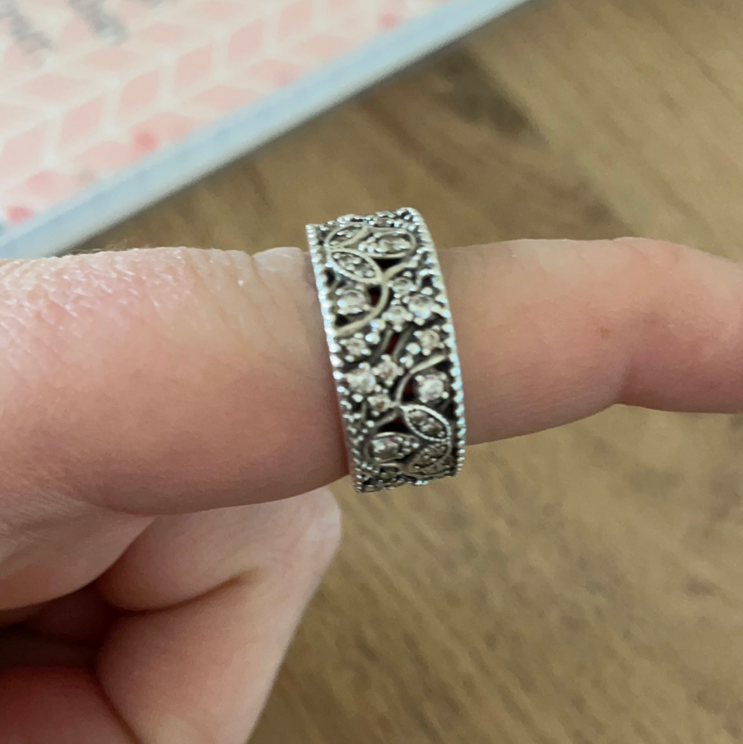 Genuine Pandora Clear Shimmering Leaves  BEAUTIFUL Ring Size 58 Sparkly HTF