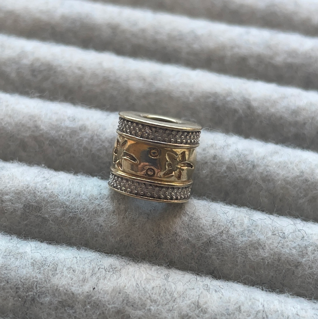 Solid Gold (9ct) unbranded Charm Dragonfly and Pave